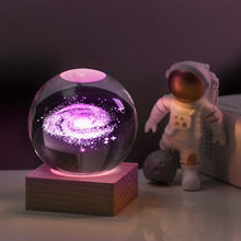 Laden Sie das Bild in den Galerie-Viewer, 🪄Weihnachtsrabatt-50% Rabatt✨3D Galaxy Kristallkugel Nachtlicht Dekorlampe
