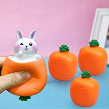 Laden Sie das Bild in den Galerie-Viewer, Niedliches Karottenhasen-Quetschspielzeug
